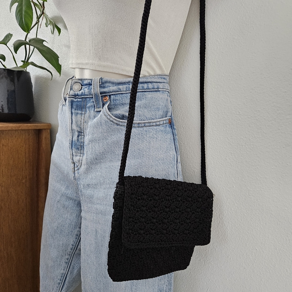 sak black knit woven 90s y2k grunge goth boho macrame indie urban shoulder bag